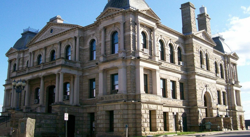 Harrison County Courthouse in Cadiz Ohio | photo by Bwsmith84