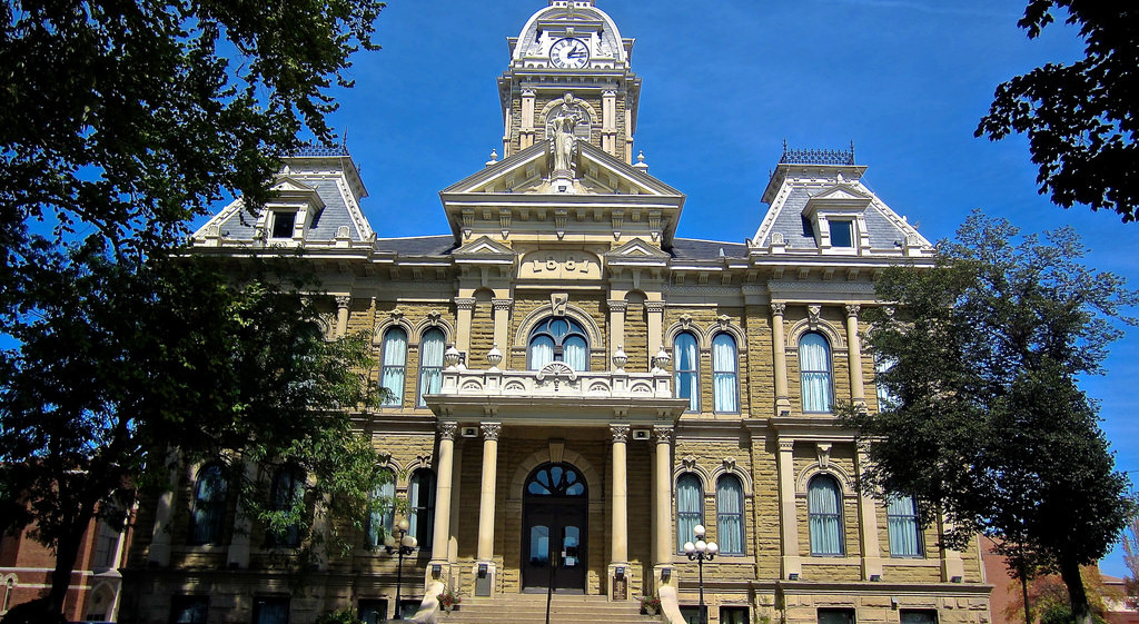 Guernsey County Courthouse in Cambridge Ohio | photo by Dinotography24