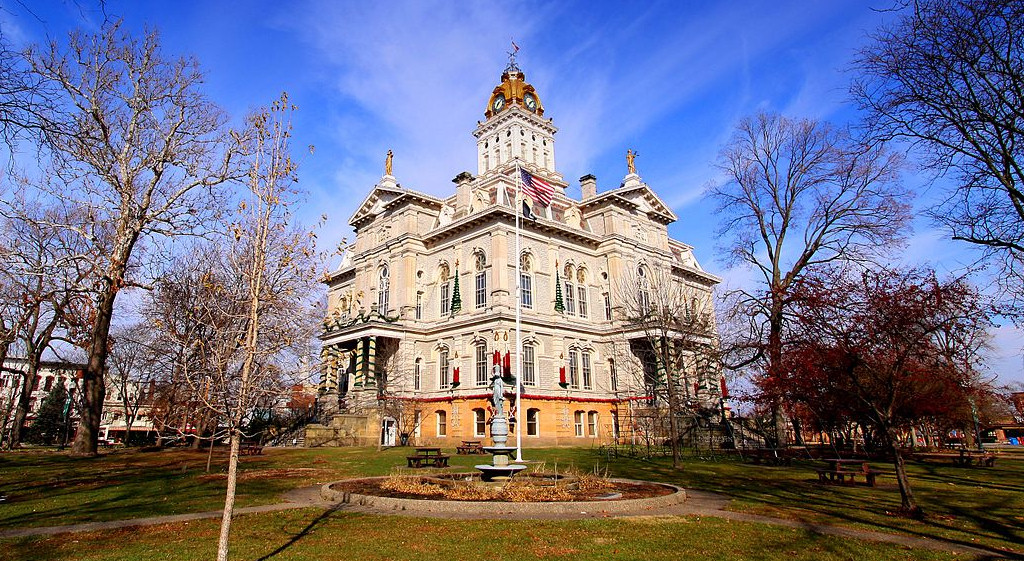 Licking County Courthouse in Newark Ohio | photo by Jrdphotography