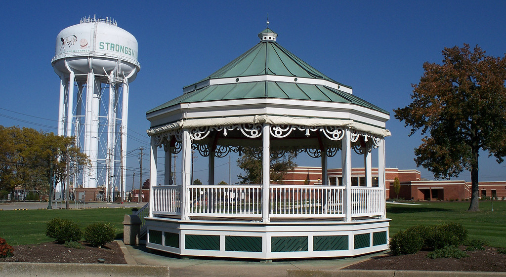 Gazebo and Water Tower in Strongsville Ohio | photo by scottamus