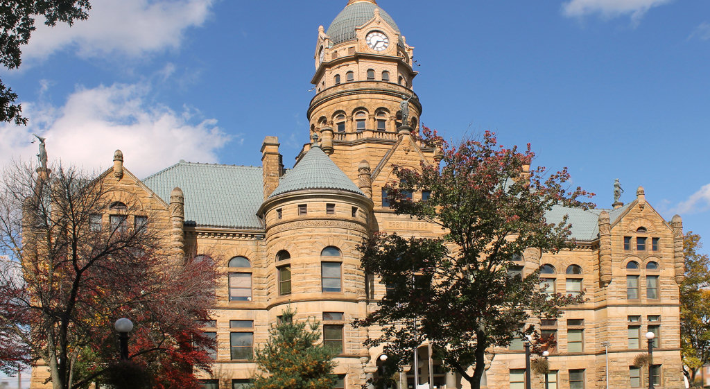 Trumbull County Courthouse in Warren Ohio | photo by Jack Pearce